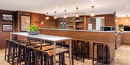 adina-apartment-hotel-auckland-britomart-yard-bar-and-eatery-02-2016-450x225.jpg